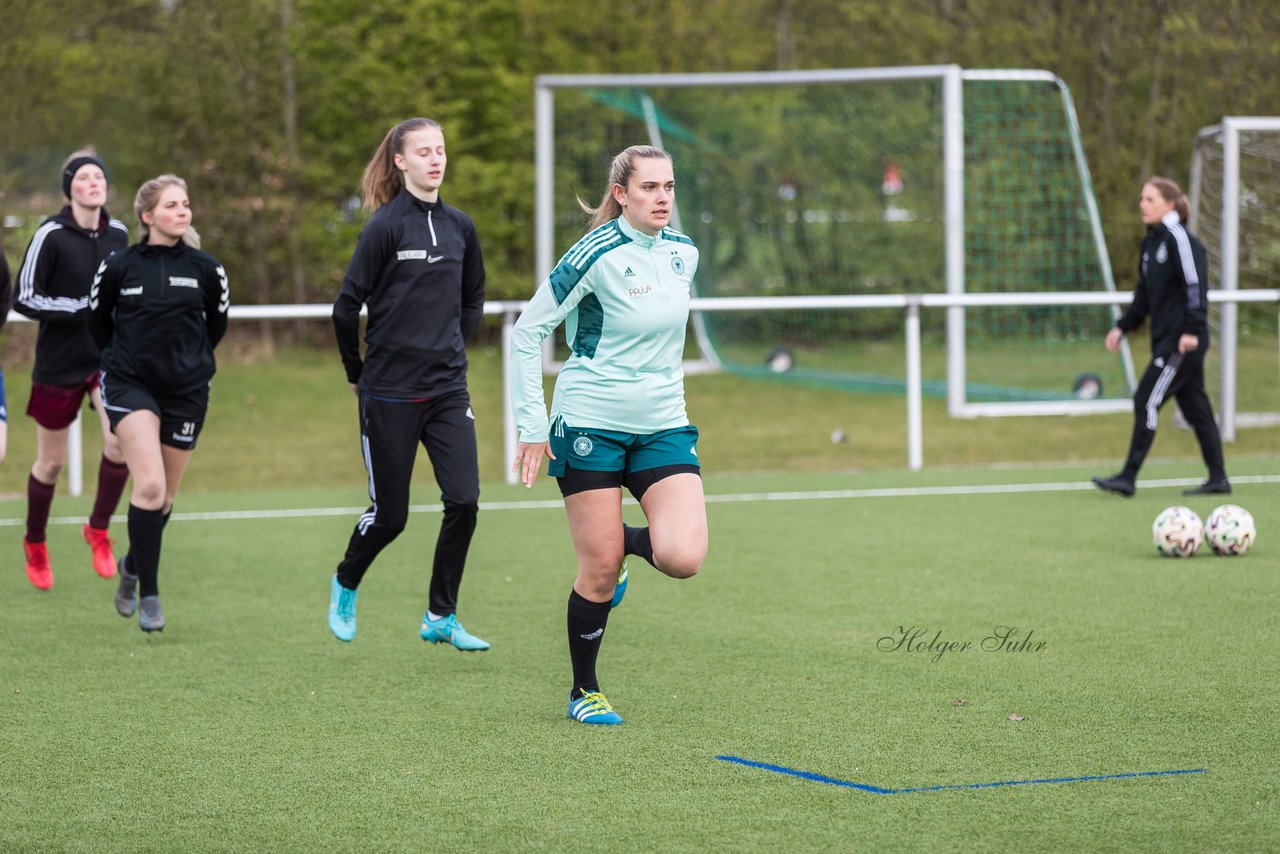 Bild 66 - Co-Trainerin der Frauen Nationalmannschaft Britta Carlson in Wahlstedt